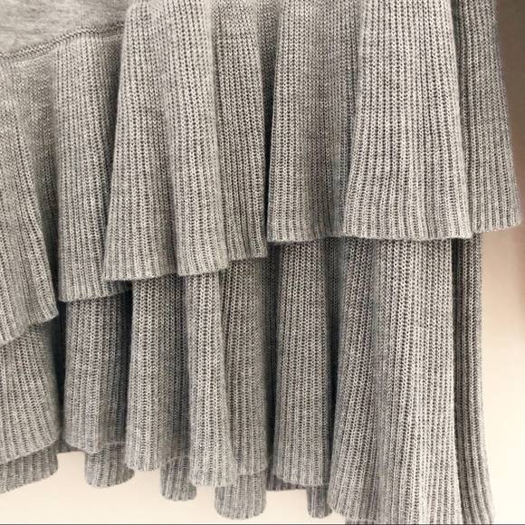 The Limited Mock Neck Ruffle Layer Hem Sweater {L} - Picture 5 of 8